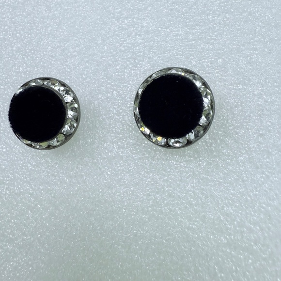 Pair of studd black velvet cloth material around imitation zirconia around - Picture 2 of 4